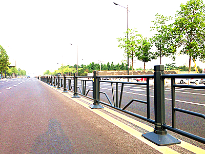 新型道路護欄 - 河北振興金源絲網(wǎng)集團有限公司圖片3